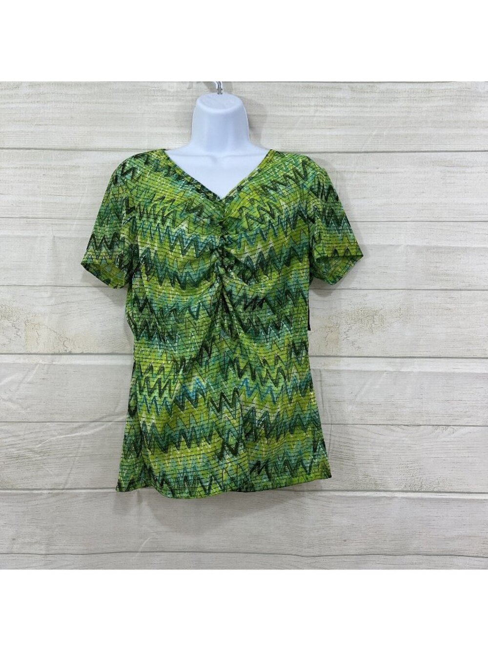 Izod Green Zig Zag Print V Neck Short Sleeve Top